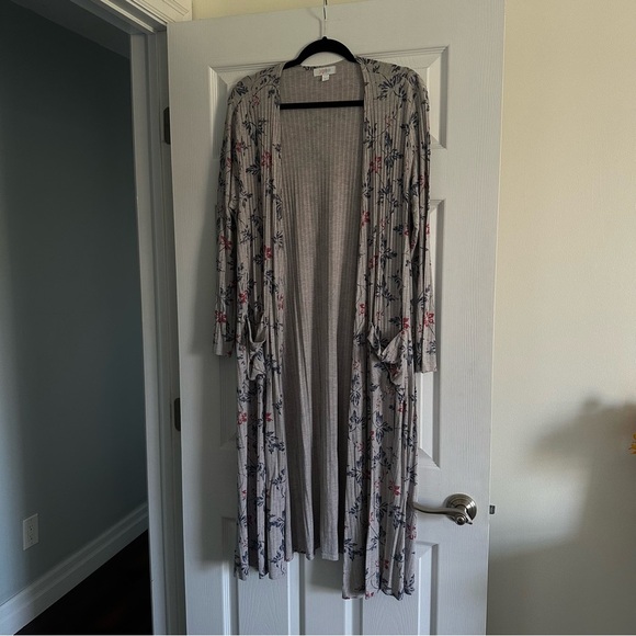 Size L LuLaRoe Sarah Cardigan Open Front Long Duster Gray Blue Red - Picture 2 of 5